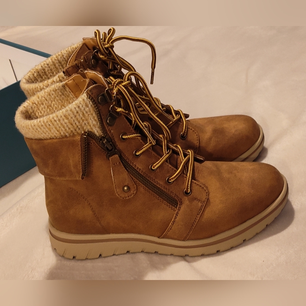 Like-New CLIFFS Sweater Boots Sz 7M
